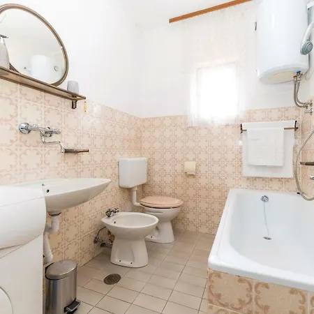Three-bedroom In Appartement *
