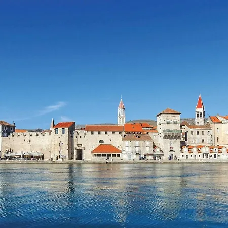 Three-bedroom In * Trogir